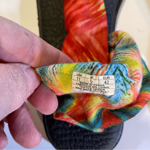 Sanuk yoga mat sling 2, size 11 tropical floral pattern, GUC see defect on sole - Picture 7 of 7